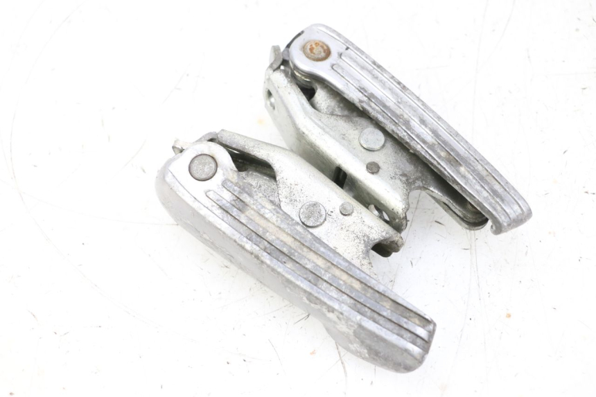 photo de PAIRE CALE PIED ARRIERE PIAGGIO VESPA GTS SUPER IE 125 (2009 - 2016) - Zoom état d’usage