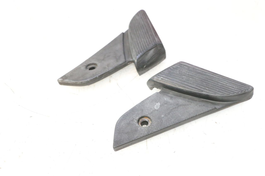 photo de PAIRE CALE PIED ARRIERE PIAGGIO VESPA S 2T 50 (2007 - 2014) - Autre angle de vue