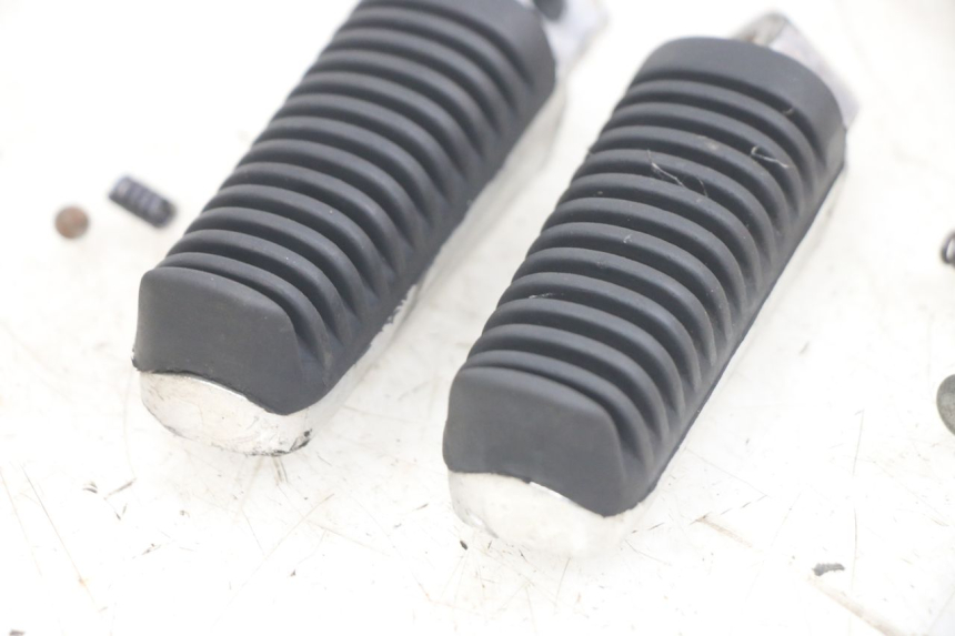 photo de PAIRE CALE PIED ARRIERE YAMAHA X-MAX XMAX 250 (2006 - 2009)