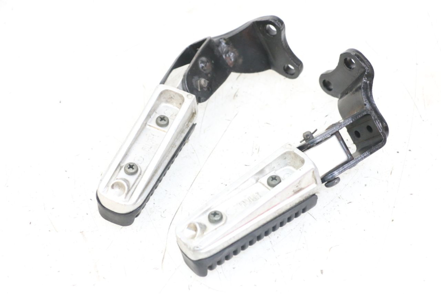 photo de PAIRE CALE PIED ARRIERE YAMAHA X-MAX XMAX 250 (2006 - 2009)