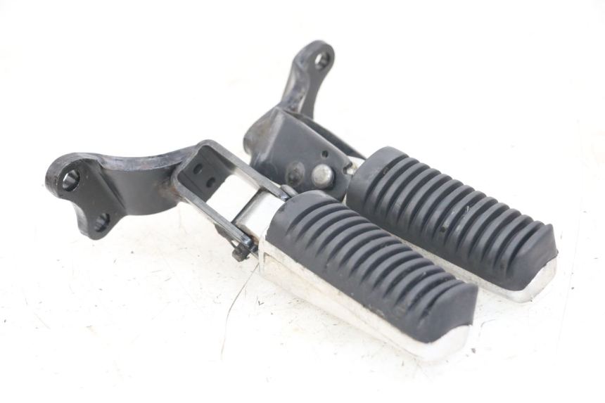 photo de PAIRE CALE PIED ARRIERE YAMAHA X-MAX XMAX 250 (2006 - 2009)