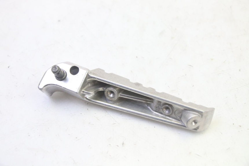 photo de PAIRE CALE PIED ARRIERE YAMAHA X-MAX XMAX 125 (2010 - 2014) - Autre angle de vue