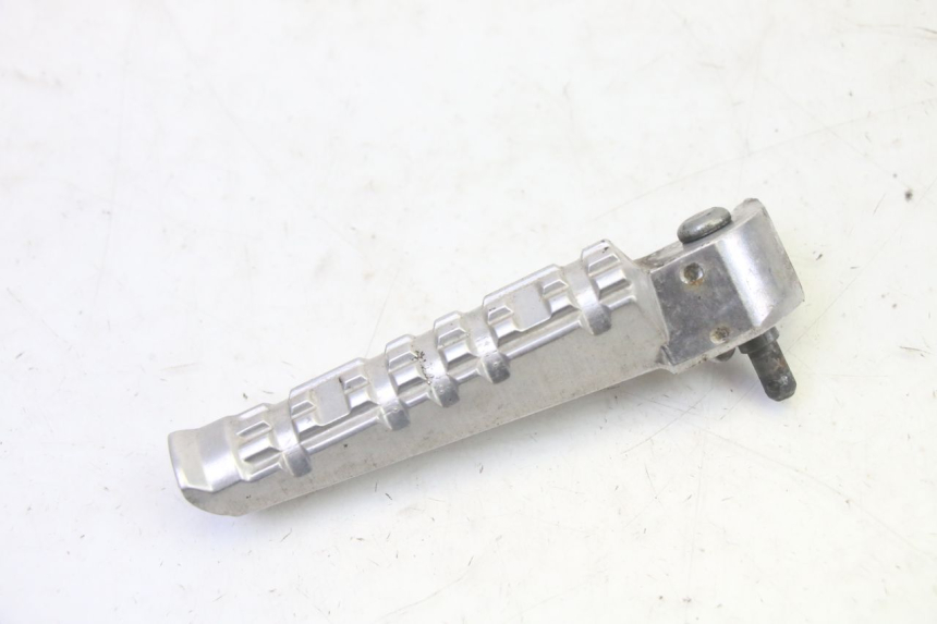 photo de PAIRE CALE PIED ARRIERE YAMAHA X-MAX XMAX 125 (2010 - 2014) - Gros plan technique