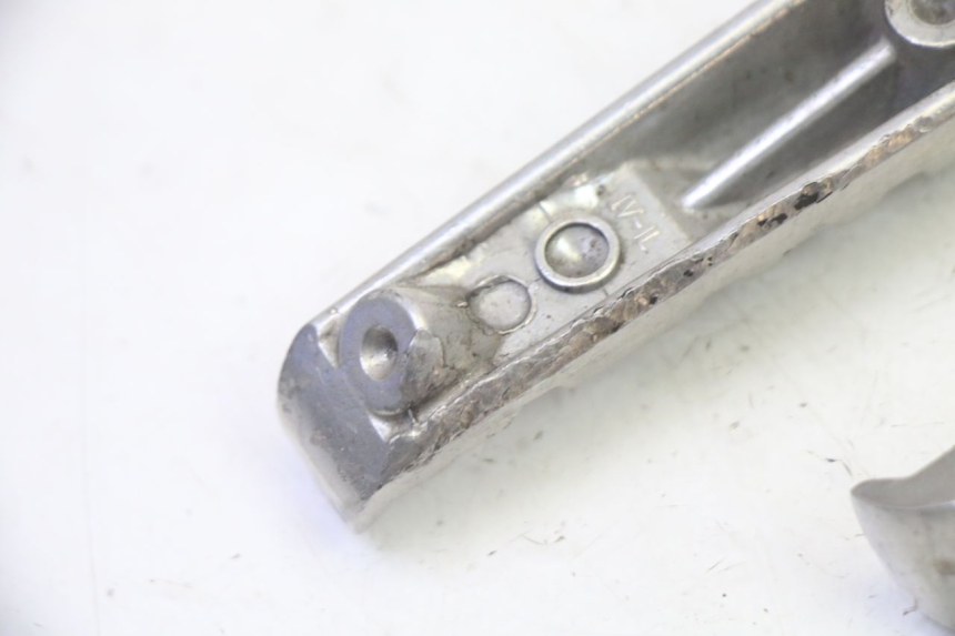 photo de PAIRE CALE PIED ARRIERE YAMAHA X-MAX XMAX 125 (2010 - 2014)