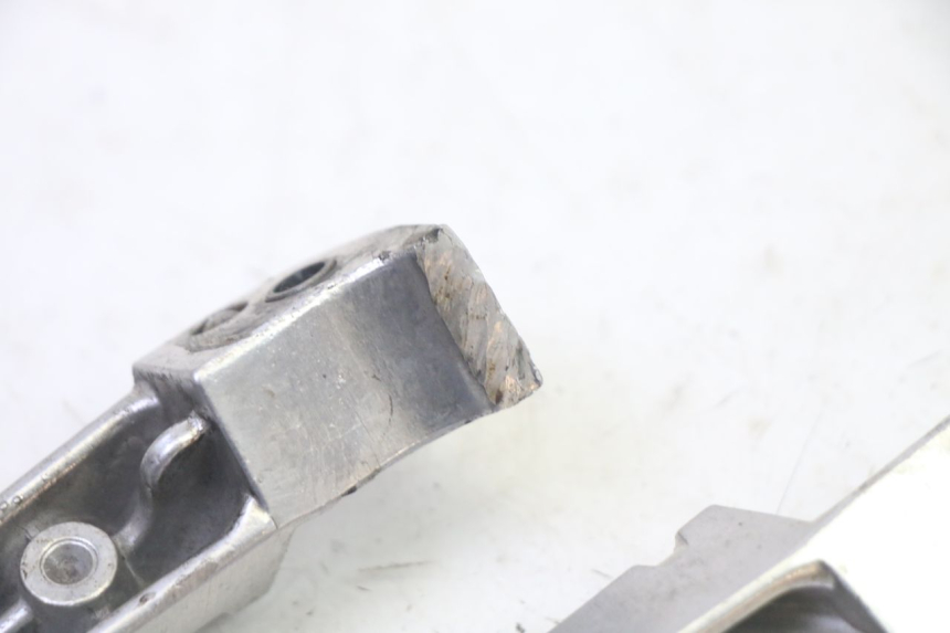 photo de PAIRE CALE PIED ARRIERE YAMAHA X-MAX XMAX 125 (2010 - 2014)