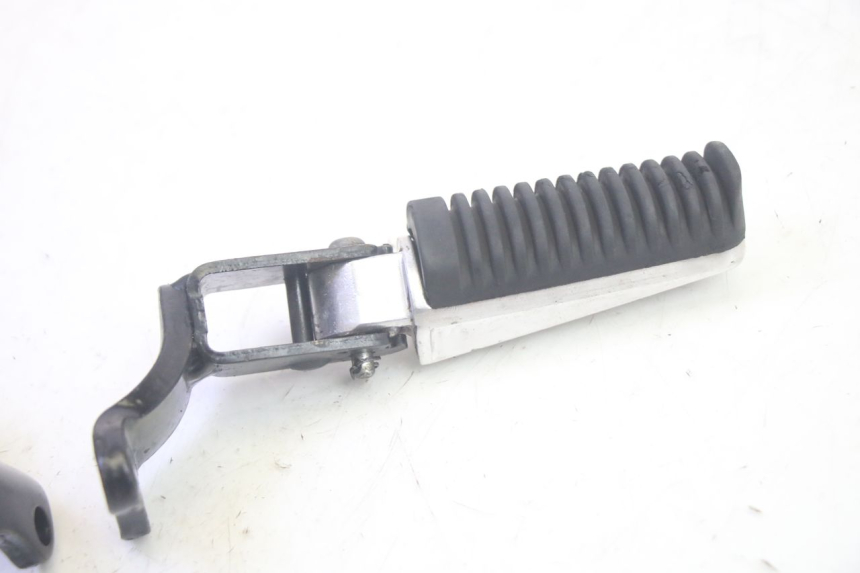 photo de PAIRE CALE PIED ARRIERE YAMAHA XMAX X-MAX 125 (2006 - 2009) - Points de fixation