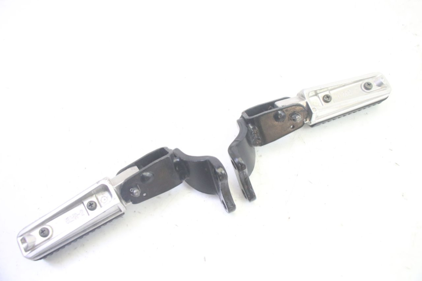 photo de PAIRE CALE PIED ARRIERE YAMAHA XMAX X-MAX 125 (2006 - 2009) - Marquages et références