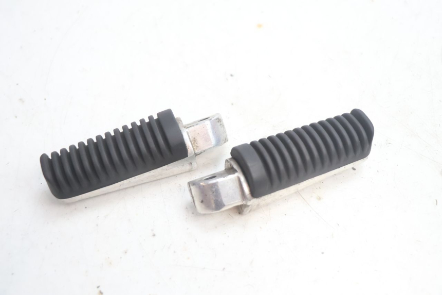 photo de PAIRE CALE PIED ARRIERE YAMAHA XMAX X-MAX 125 (2006 - 2009) - Vue principale