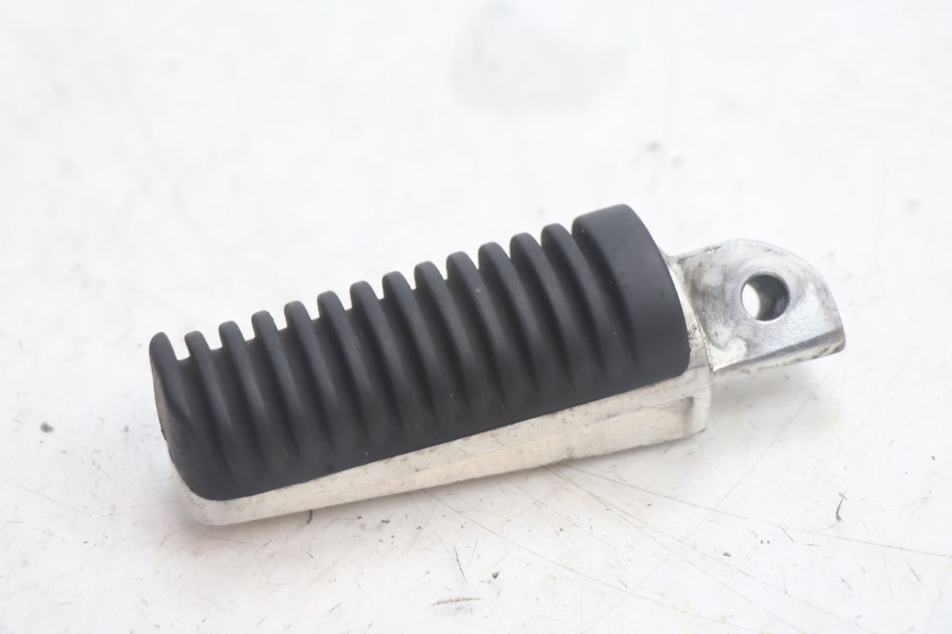 photo de PAIRE CALE PIED ARRIERE YAMAHA XMAX X-MAX 125 (2006 - 2009) - Zoom état d’usage