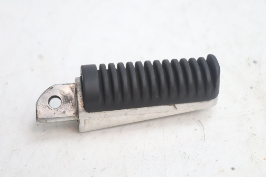 photo de PAIRE CALE PIED ARRIERE YAMAHA XMAX X-MAX 125 (2006 - 2009) - Autre angle de vue