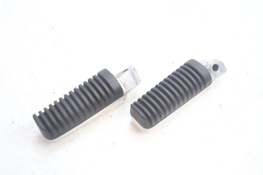 photo de PAIRE CALE PIED ARRIERE YAMAHA XMAX X-MAX 125 (2006 - 2009) - Vue d’ensemble