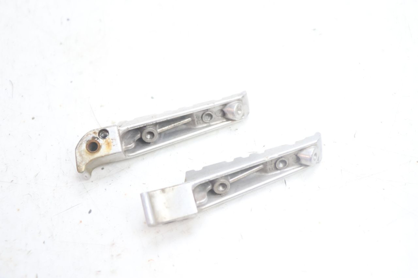 photo de PAIRE CALE PIED ARRIERE YAMAHA X-MAX XMAX 125 (2010 - 2013) - Autre angle de vue