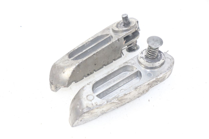 photo de PAIRE CALE PIED ARRIERE TGB X-MOTION XMOTION 125 (2008 - 2014) - Autre angle de vue