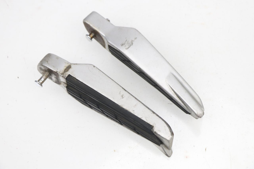 photo de PAIRE CALE PIED ARRIERE KYMCO XCITING 500 (2007 - 2010)