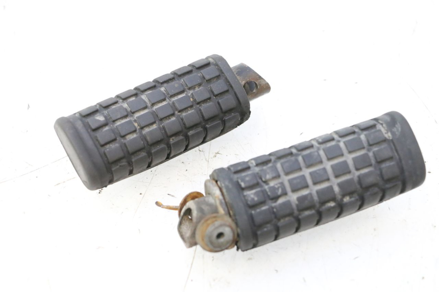 photo de PAIRE CALE PIED ARRIERE HONDA XRV AFRICA TWIN 750 (1990 - 1992) - Points de fixation