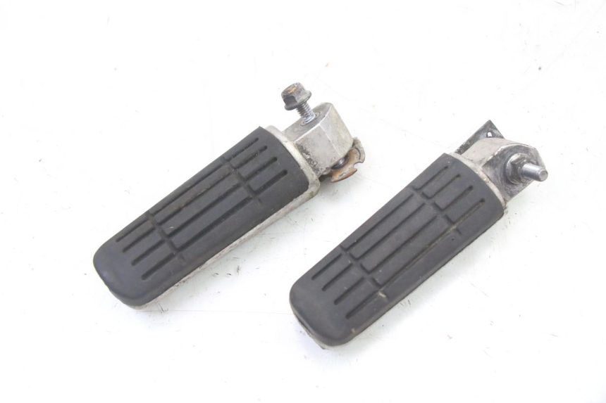 photo de PAIRE CALE PIED ARRIERE YAMAHA FZ6 FAZER S2 600 (2007 - 2011)