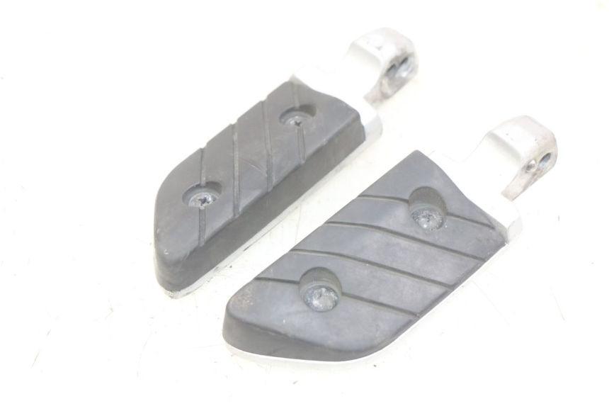 photo de PAIRE CALE PIED ARRIERE YAMAHA X-CITY XCITY 125 (2007 - 2008)