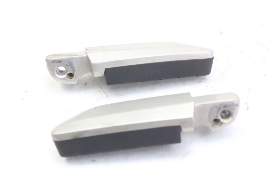 photo de PAIRE CALE PIED ARRIERE YAMAHA X-CITY XCITY 125 (2007 - 2008)