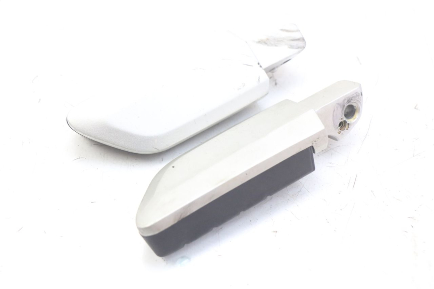 photo de PAIRE CALE PIED ARRIERE YAMAHA X-CITY XCITY 125 (2007 - 2008)