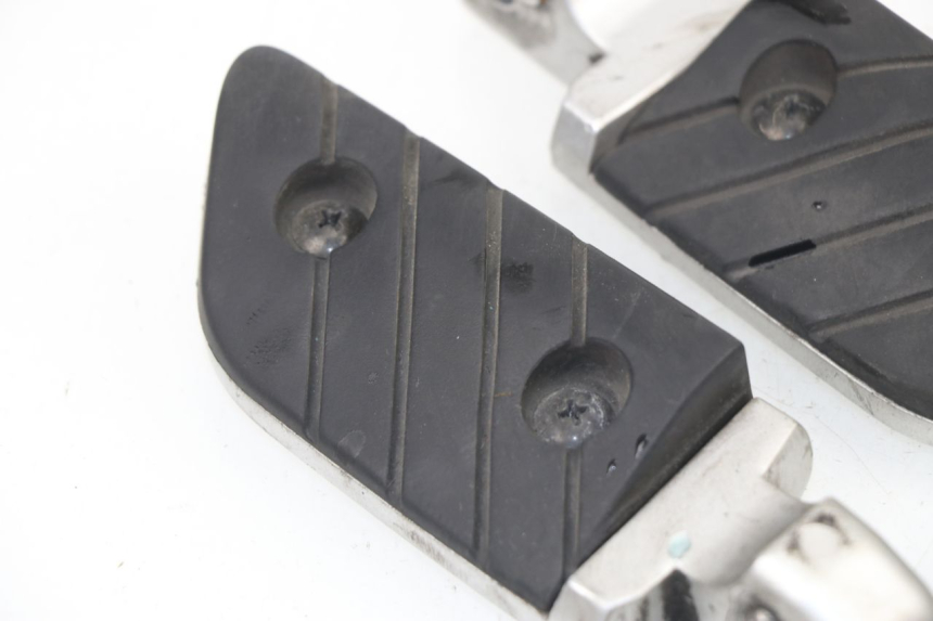 photo de PAIRE CALE PIED ARRIERE YAMAHA X-CITY XCITY 125 (2007 - 2008)