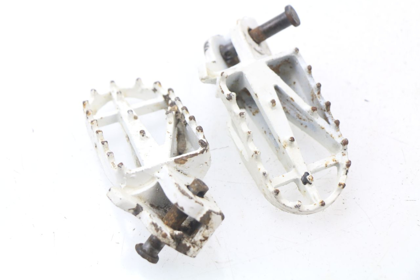 photo de PAIRE CALE PIED AVANT ORION AGB37 CRF1 DIRT BIKE 125 (2013 - 2021) - Zoom état d’usage