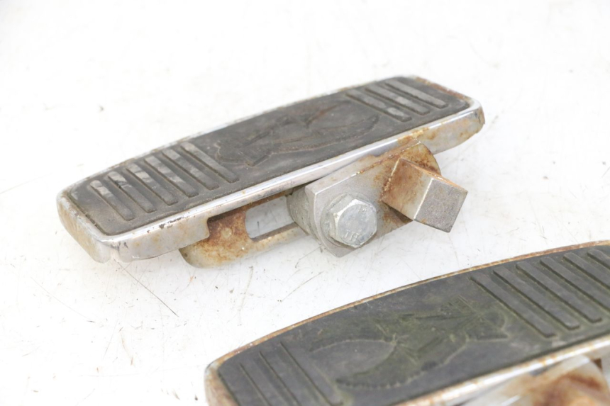 photo de PAIRE CALE PIED AVANT HYOSUNG GV AQUILA 125 (2000 - 2004)