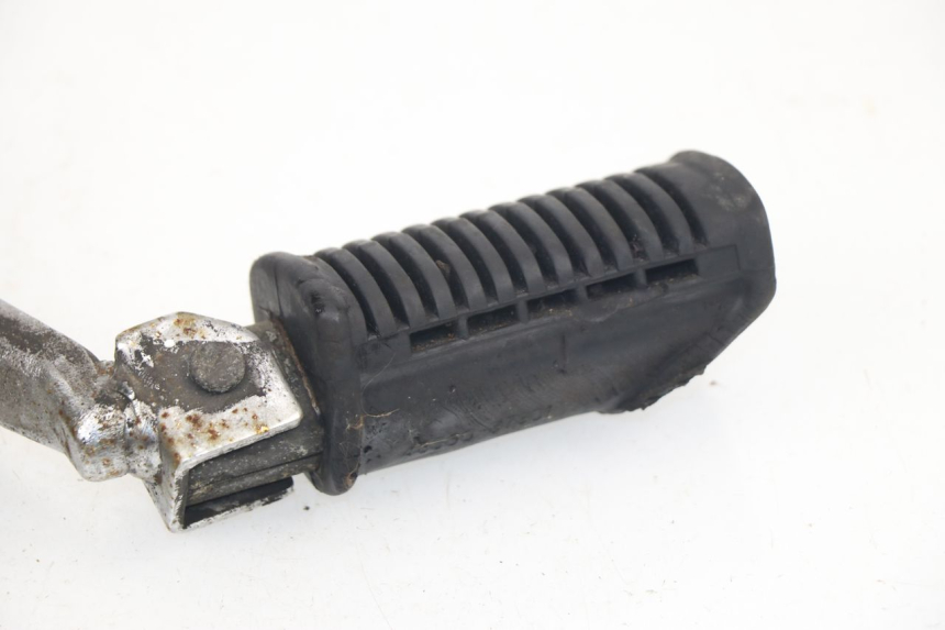 photo de PAIRE CALE PIED AVANT SUZUKI GN 125 (1997 - 2000)