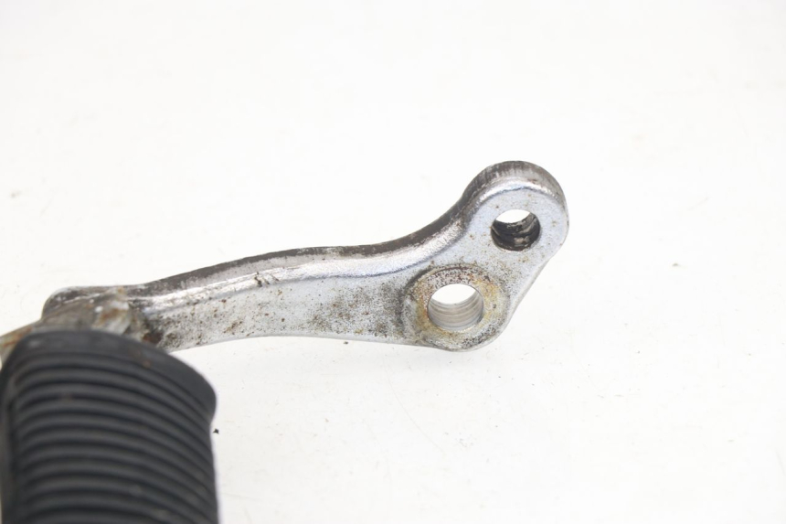 photo de PAIRE CALE PIED AVANT SUZUKI GN 125 (1997 - 2000)