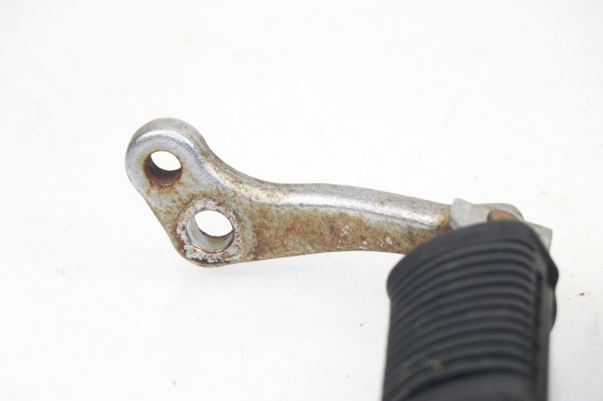 photo de PAIRE CALE PIED AVANT SUZUKI GN 125 (1997 - 2000)
