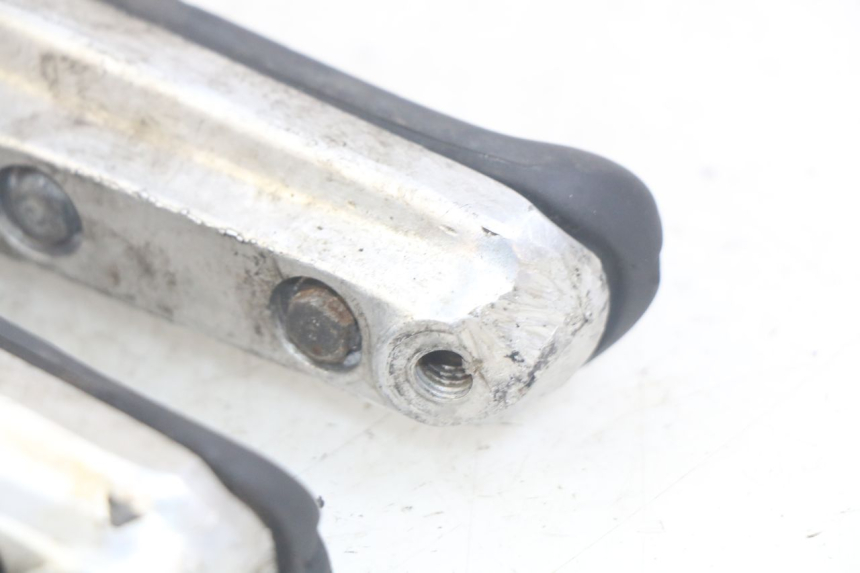 photo de PAIRE CALE PIED AVANT HONDA CBR F SC25 1000 (1989 - 1992)