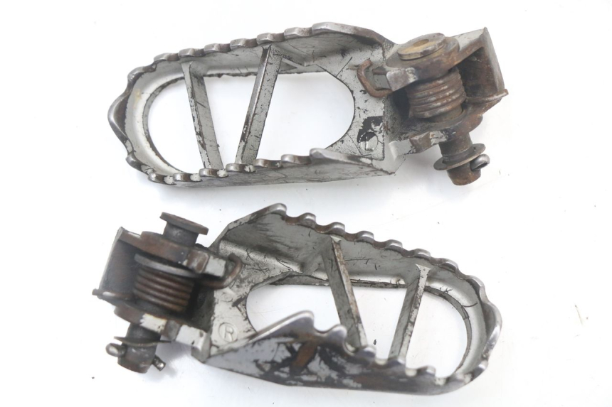 photo de PAIRE CALE PIED AVANT KAWASAKI KX 85 (2014 - 2021)