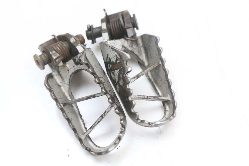 photo de PAIRE CALE PIED AVANT KAWASAKI KX 85 (2014 - 2021)