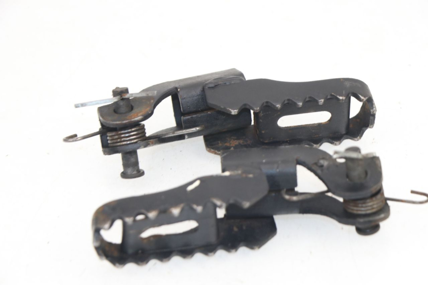 photo de PAIRE CALE PIED AVANT KXD DIRT BIKE 607 125 (2014 - 2020)