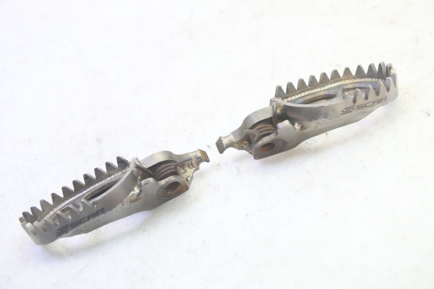 photo de PAIRE CALE PIED AVANT KAWASAKI KXF KX-F 250 (2017 - 2019) - Zoom état d’usage