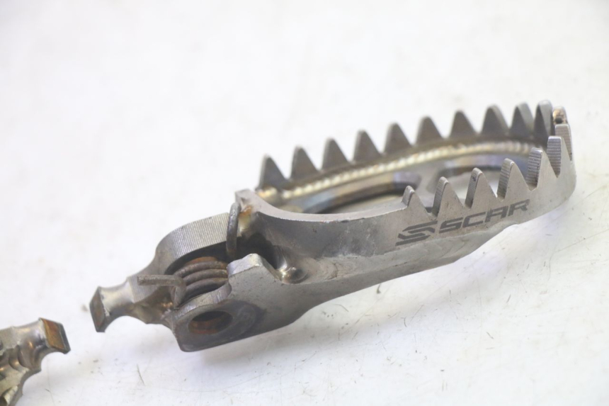 photo de PAIRE CALE PIED AVANT KAWASAKI KXF KX-F 250 (2017 - 2019) - Points de fixation