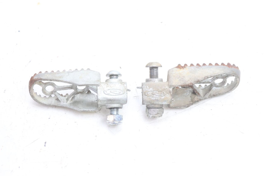 photo de PAIRE CALE PIED AVANT RIEJU MRT PRO SUPERMOTARD 50 (2007 - 2018) - État de surface