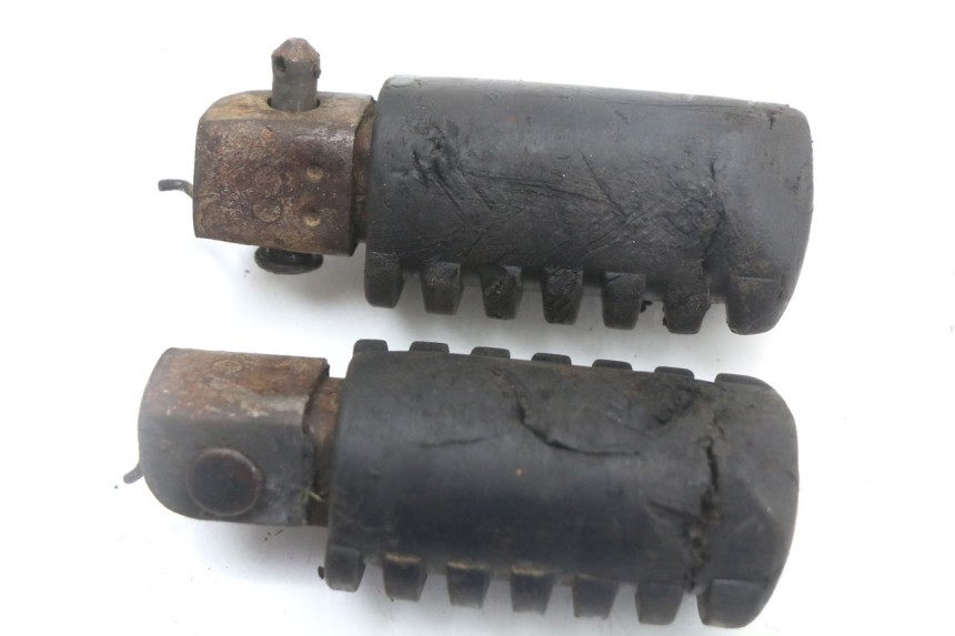 photo de PAIRE CALE PIED AVANT YAMAHA PW 80 (1983 - 2014)