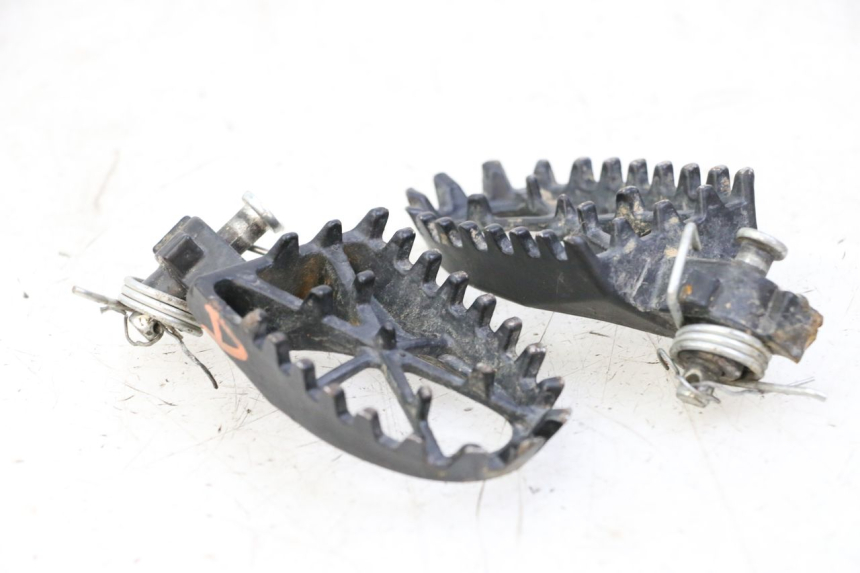 photo de PAIRE CALE PIED AVANT APOLLO RFZ 125