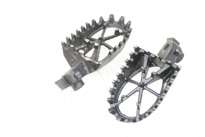 photo de PAIRE CALE PIED AVANT APOLLO RFZ 125