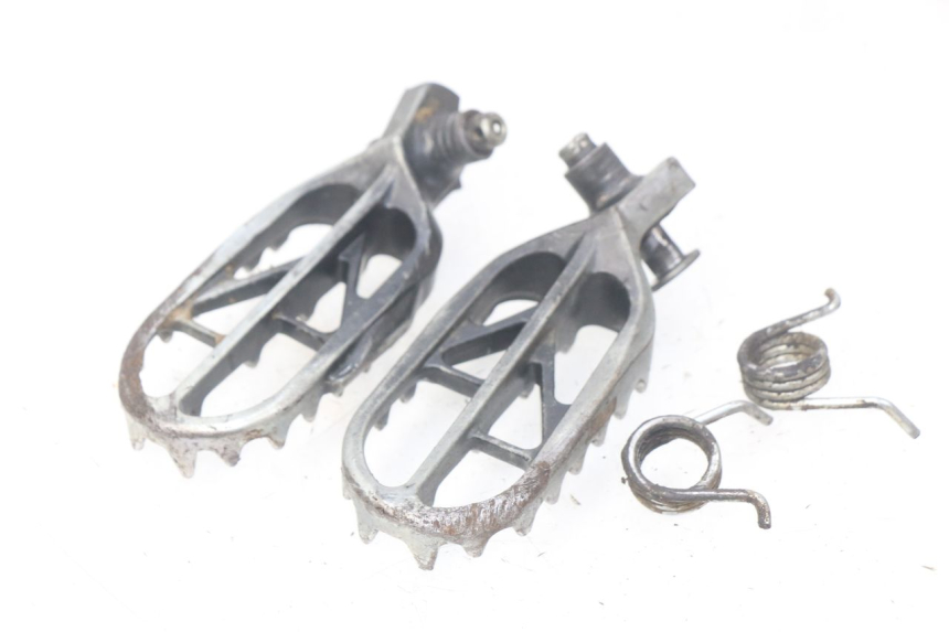 photo de PAIRE CALE PIED AVANT SUZUKI RM-Z RMZ 250 (2010 - 2016) - Zoom état d’usage