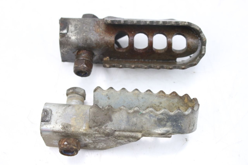 photo de PAIRE CALE PIED AVANT GILERA SMT SUPERMOTARD 50 (2009 - 2017)