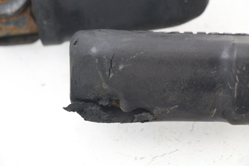 photo de PAIRE CALE PIED AVANT YAMAHA SR 125 (1982 - 2003)