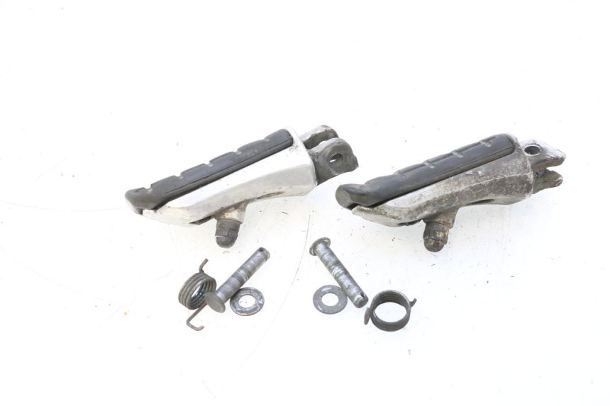 photo de PAIRE CALE PIED AVANT HONDA ST PAN EUROPEAN 1100 (1990 - 2002) - Détail de la pièce