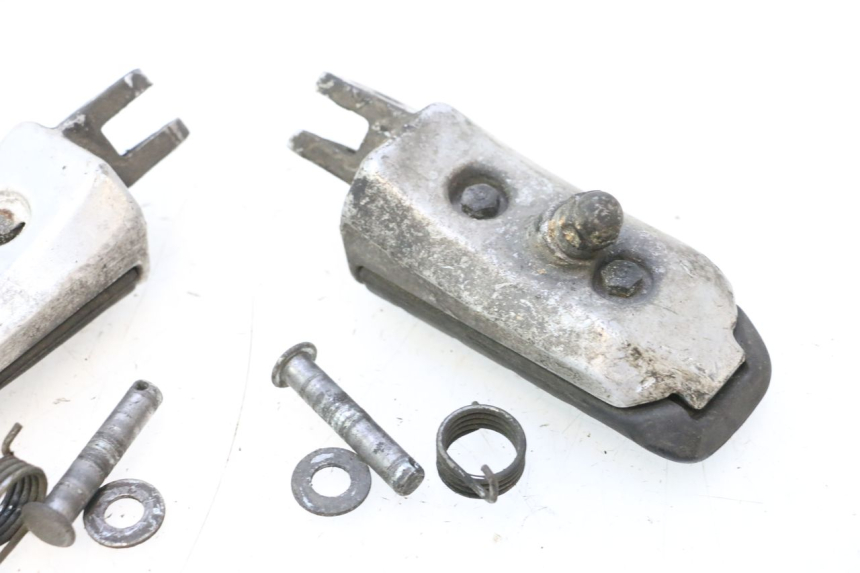 photo de PAIRE CALE PIED AVANT HONDA ST PAN EUROPEAN 1100 (1990 - 2002) - Points de fixation
