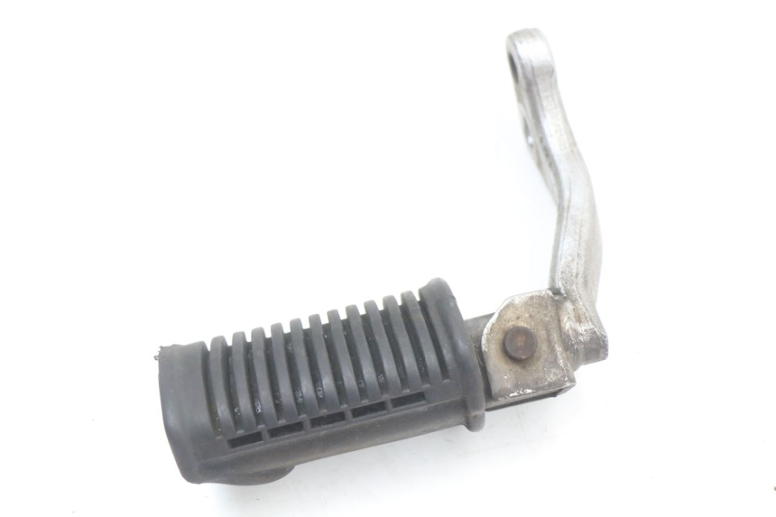 photo de PAIRE CALE PIED AVANT SUZUKI GN 125 (1997 - 2000)