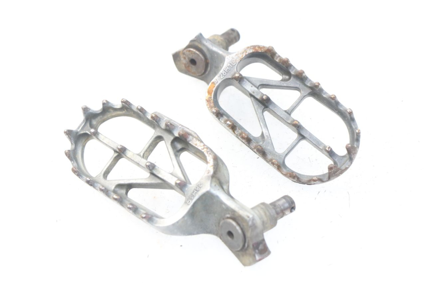 photo de PAIRE CALE PIED AVANT SUZUKI RMZ RM-Z 450 (2008 - 2011)