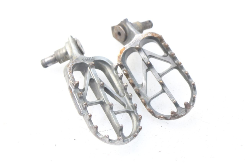 photo de PAIRE CALE PIED AVANT SUZUKI RMZ RM-Z 450 (2008 - 2011)