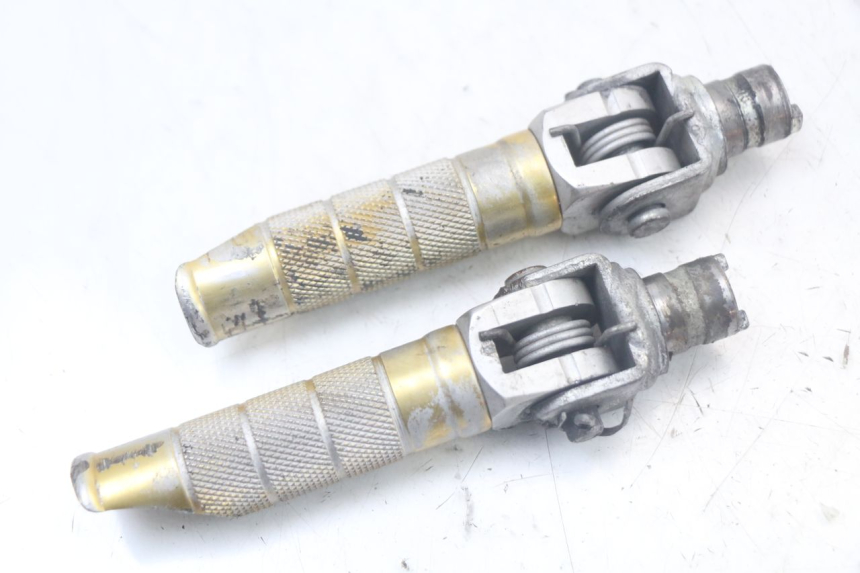photo de PAIRE CALE PIED AVANT SUZUKI SV N 650 (1999 - 2002)