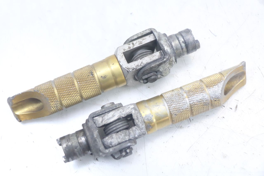 photo de PAIRE CALE PIED AVANT SUZUKI SV N 650 (1999 - 2002)