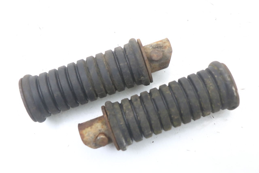 photo de PAIRE CALE PIED AVANT SUZUKI TS X 80 (1984 - 1988)